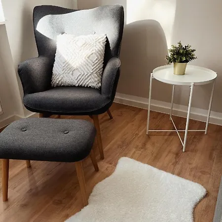 Bohnapartments Blume 77 Fur 9 Personen - 2 Balkone - Wlan - Nahe Petersberg - Domplatz *