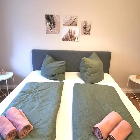 Bohnapartments Blume 77 Fur 9 Personen - 2 Balkone - Wlan - Nahe Petersberg - Domplatz Apartment *