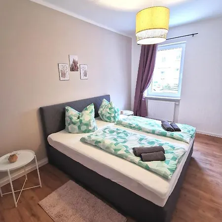 Bohnapartments Blume 77 Fur 9 Personen - 2 Balkone - Wlan - Nahe Petersberg - Domplatz *