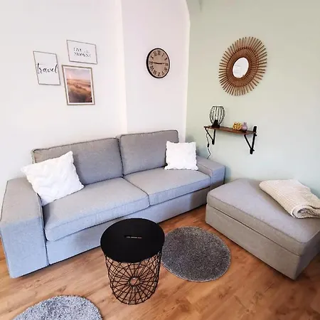 Bohnapartments Blume 77 Fur 9 Personen - 2 Balkone - Wlan - Nahe Petersberg - Domplatz *