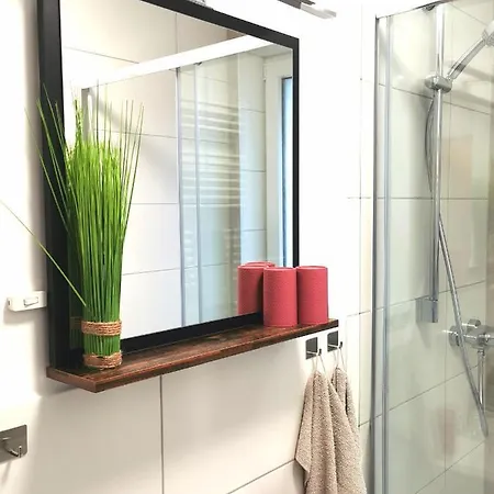 Apartment Bohnapartments Blume 77 Fur 9 Personen - 2 Balkone - Wlan - Nahe Petersberg - Domplatz *