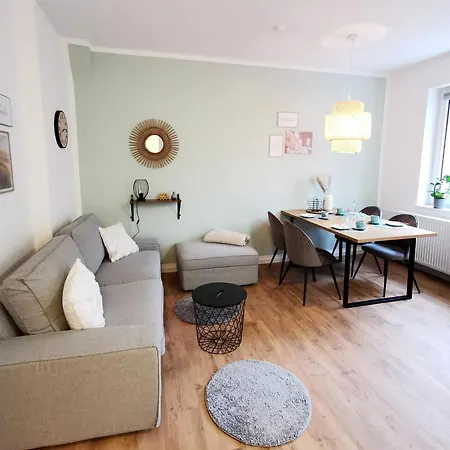 Apartment Bohnapartments Blume 77 Fur 9 Personen - 2 Balkone - Wlan - Nahe Petersberg - Domplatz *