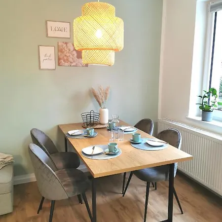 Apartment Bohnapartments Blume 77 Fur 9 Personen - 2 Balkone - Wlan - Nahe Petersberg - Domplatz Erfurt
