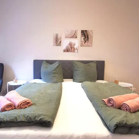Bohnapartments Blume 77 Fur 9 Personen - 2 Balkone - Wlan - Nahe Petersberg - Domplatz *