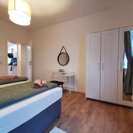 Apartment Bohnapartments Blume 77 Fur 9 Personen - 2 Balkone - Wlan - Nahe Petersberg - Domplatz Erfurt